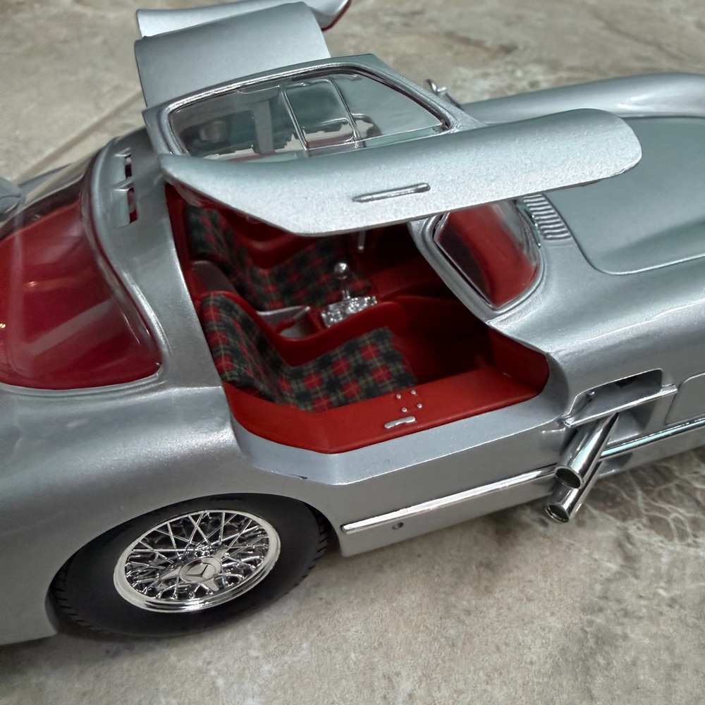Set of 2 Mercedes Benz 300 SLR Silver Diecast Cars - Picture 7 of 12